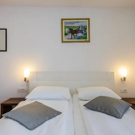 Sveti Kriz ホテル 4*