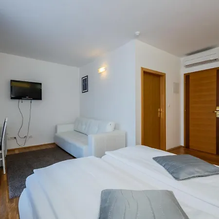 Sveti Kriz ホテル 4*